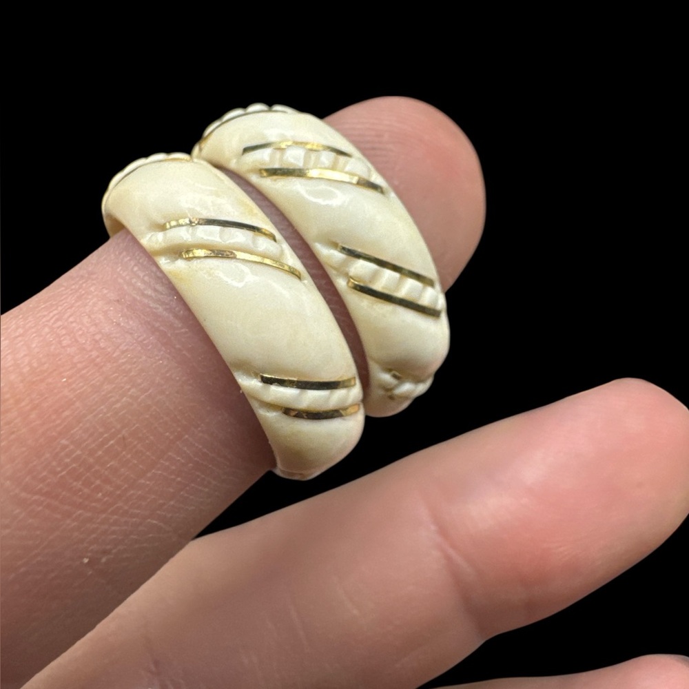 Vintage 14K Yellow Gold Ivory Bone Hoop Earrings 7/8”